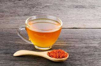 Colesterol inferior y lucha contra la enfermedad cardíaca: té de cártamo